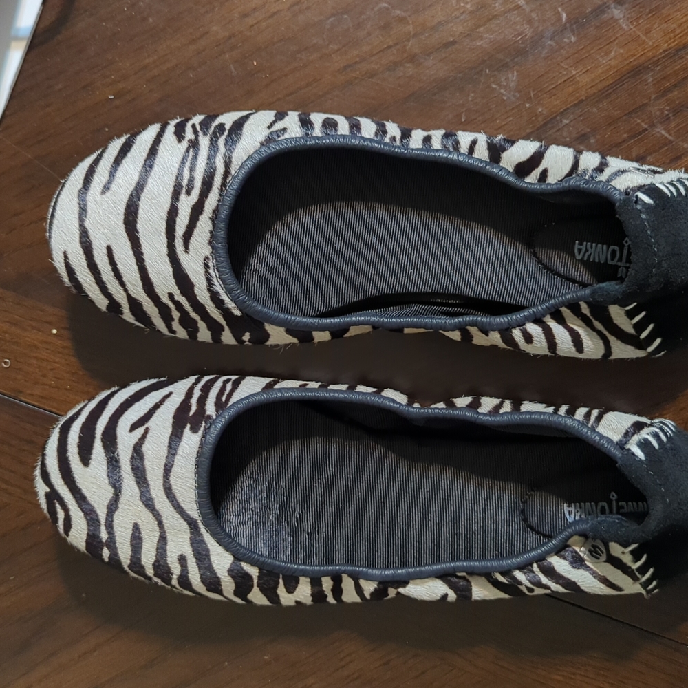 Minnetonka ballet flats